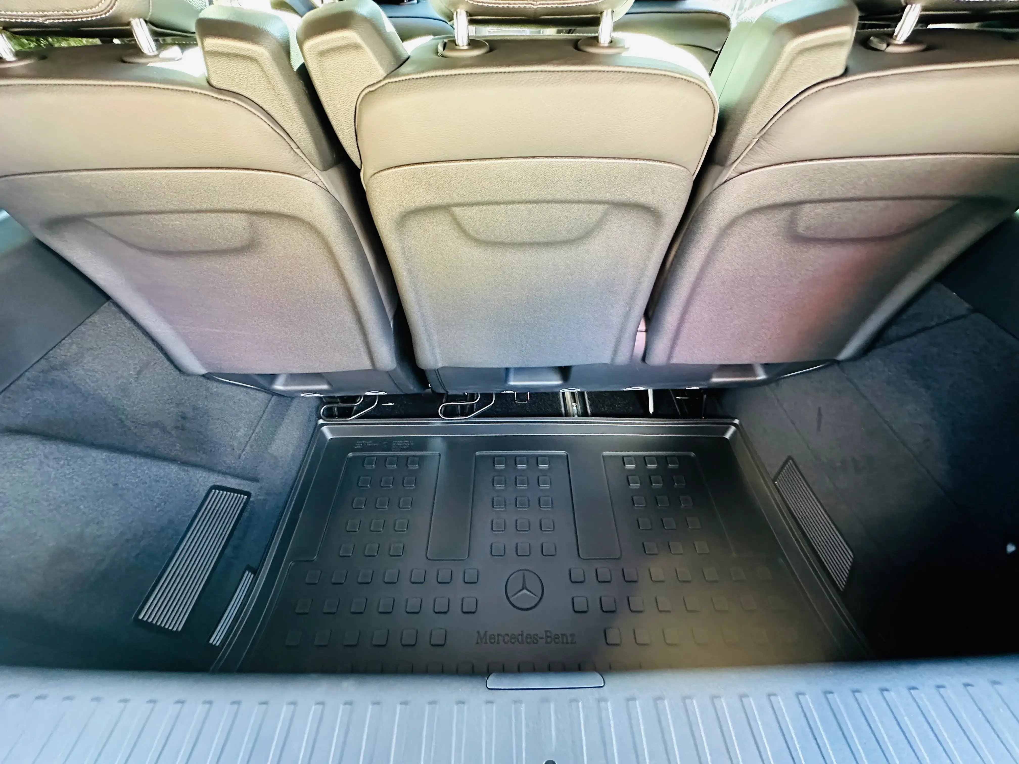 Mercedes-Benz V-Class Extra Long - View 5