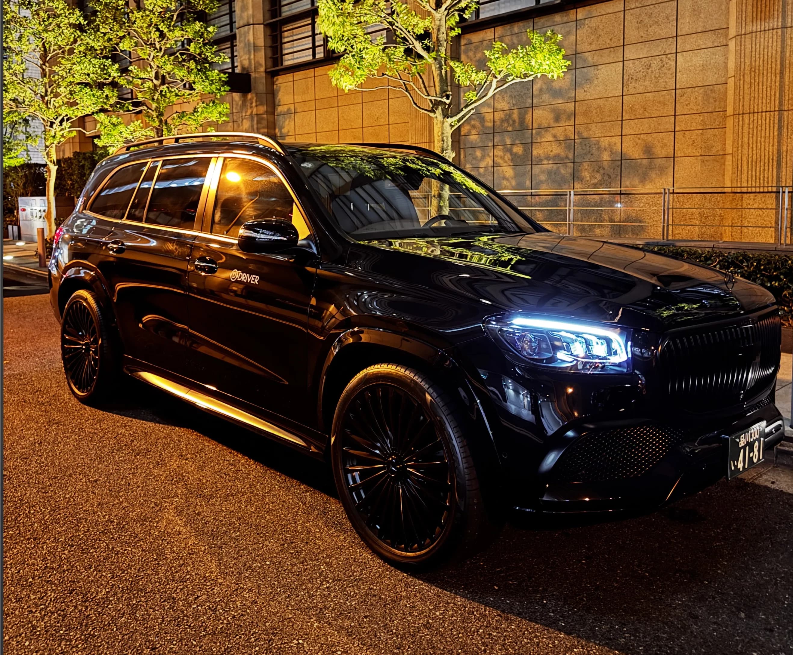 DRIVER Japan premium Mercedes-Benz sedan at night